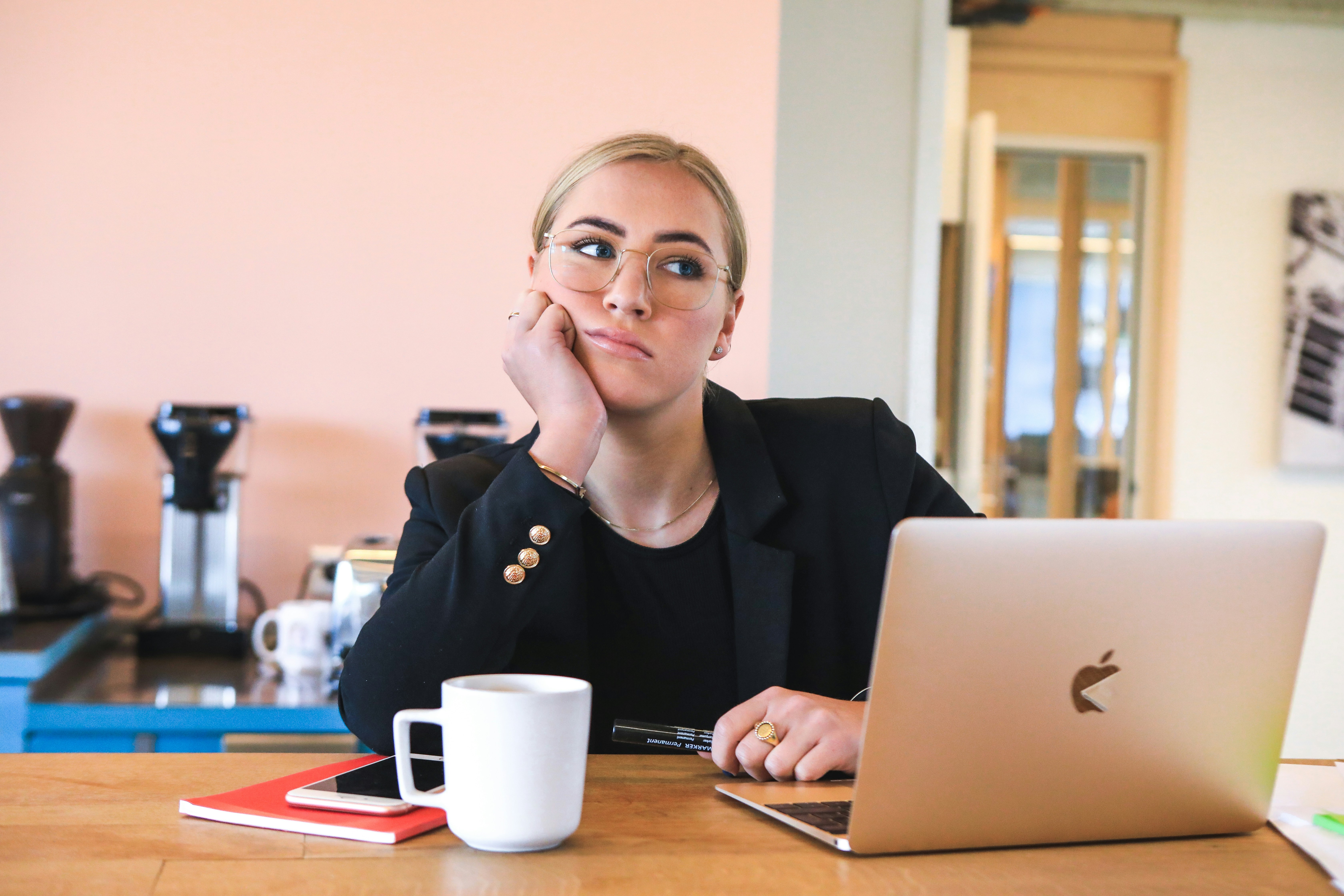 Procrastination - What It Is, and How to Fight It: Practical Tips for Women