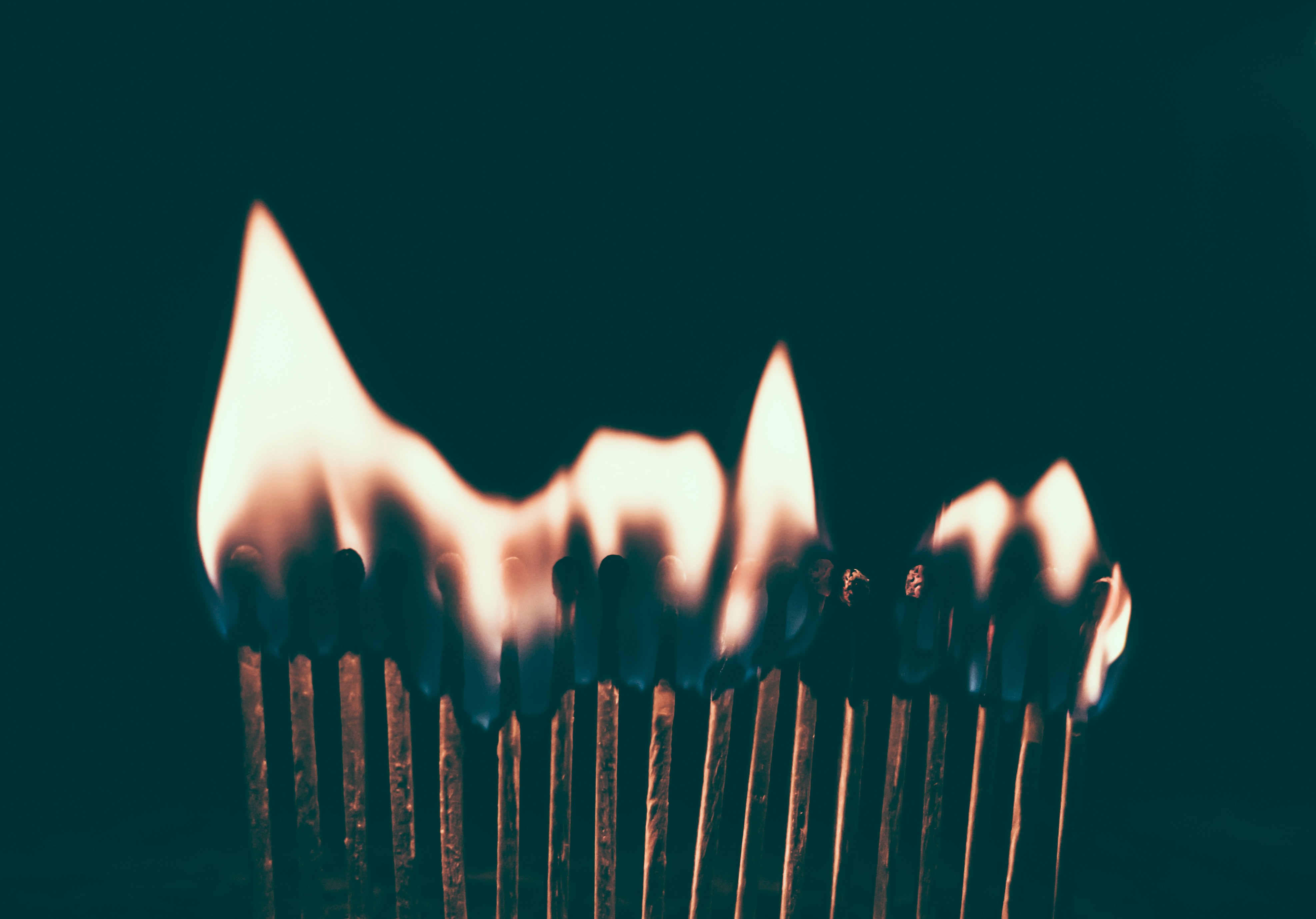 Photo by Jamie Street on Unsplash, psychologist for women, goals, how to achieve your goals, goals without burnout, what is burnout, how to achieve your goal, online psychologist