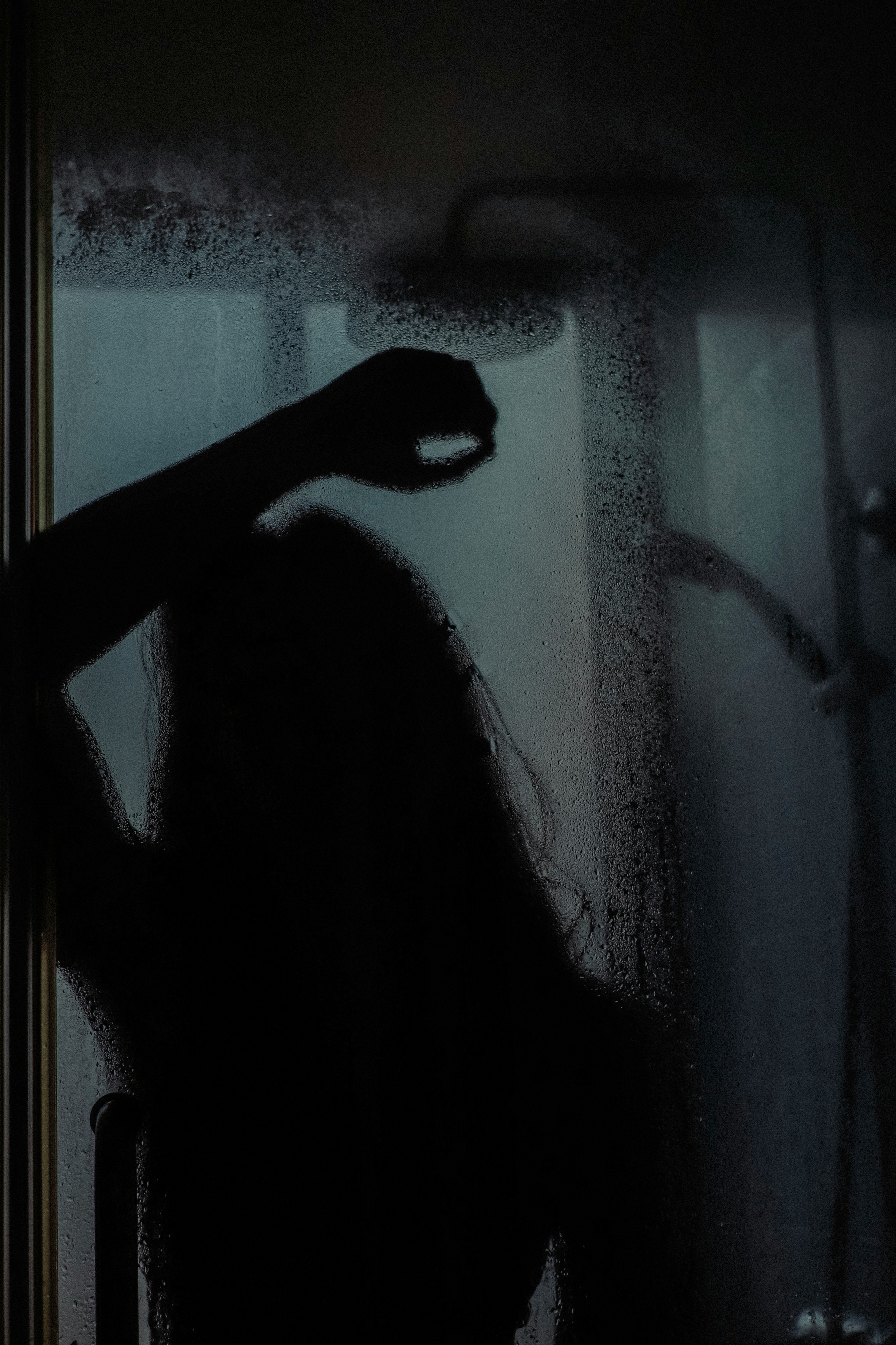 loneliness, female loneliness, how to get rid of loneliness, where to find a man for life, how to get married, how to meet a man, where to find a worthy man, self-esteem of a woman, Photo by Hannah Xu on Unsplash