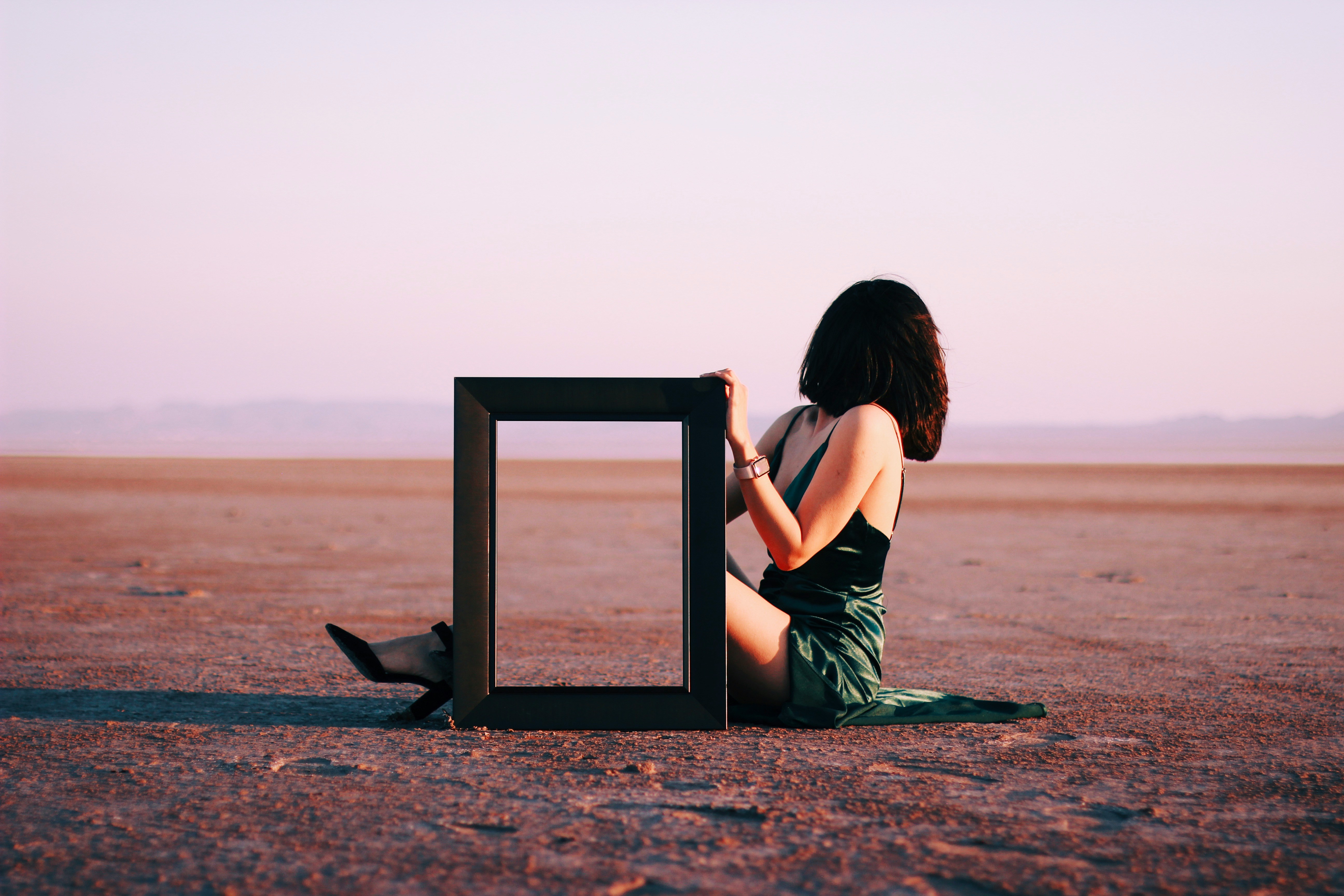 Photo by Shayan Ghiasvand on Unsplash, psychologist's advice, psychologist online, women's psychology, women's psychologist, self-esteem, healthy self-esteem, how to raise self-esteem, women's self-esteem, stable self-esteem